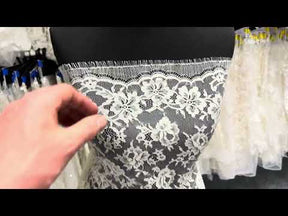Ivory Chantilly Lace - P204