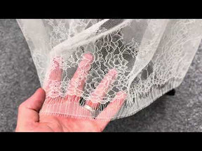 Ivory Chantilly Lace - P725