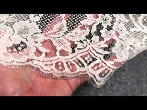 Ivory Chantilly Lace - Banilto