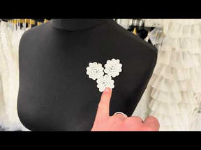 Ivory Guipure Flower - M24 (Bag of 25)