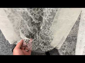Ivory Chantilly Lace - P301