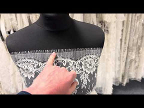 Ivory Chantilly Lace - P205