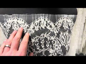 Ivory Chantilly Lace - P302