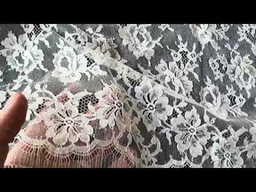 Ivory Chantilly Lace - P204