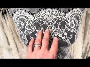 Ivory Chantilly Lace - P729