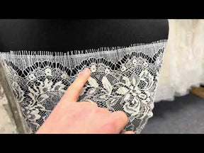 Ivory Chantilly Lace - P173N