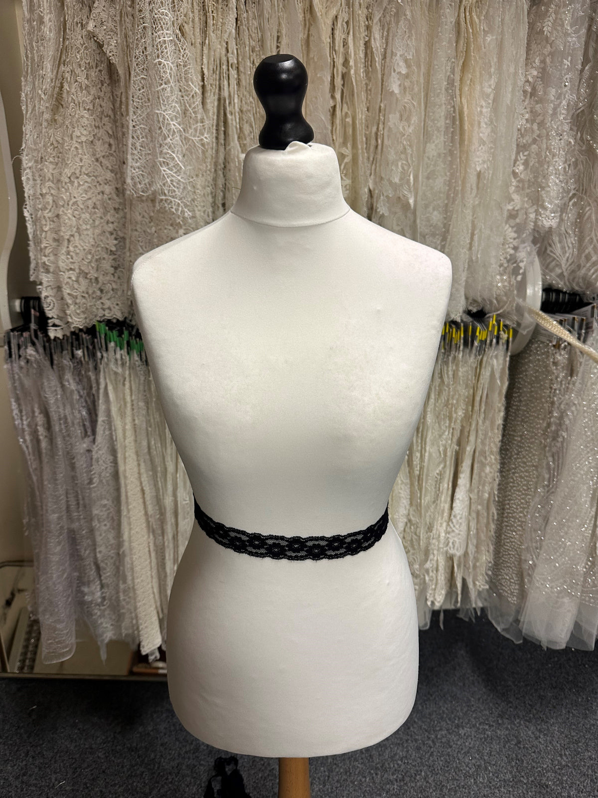 Black Lace Trim - Salubrious