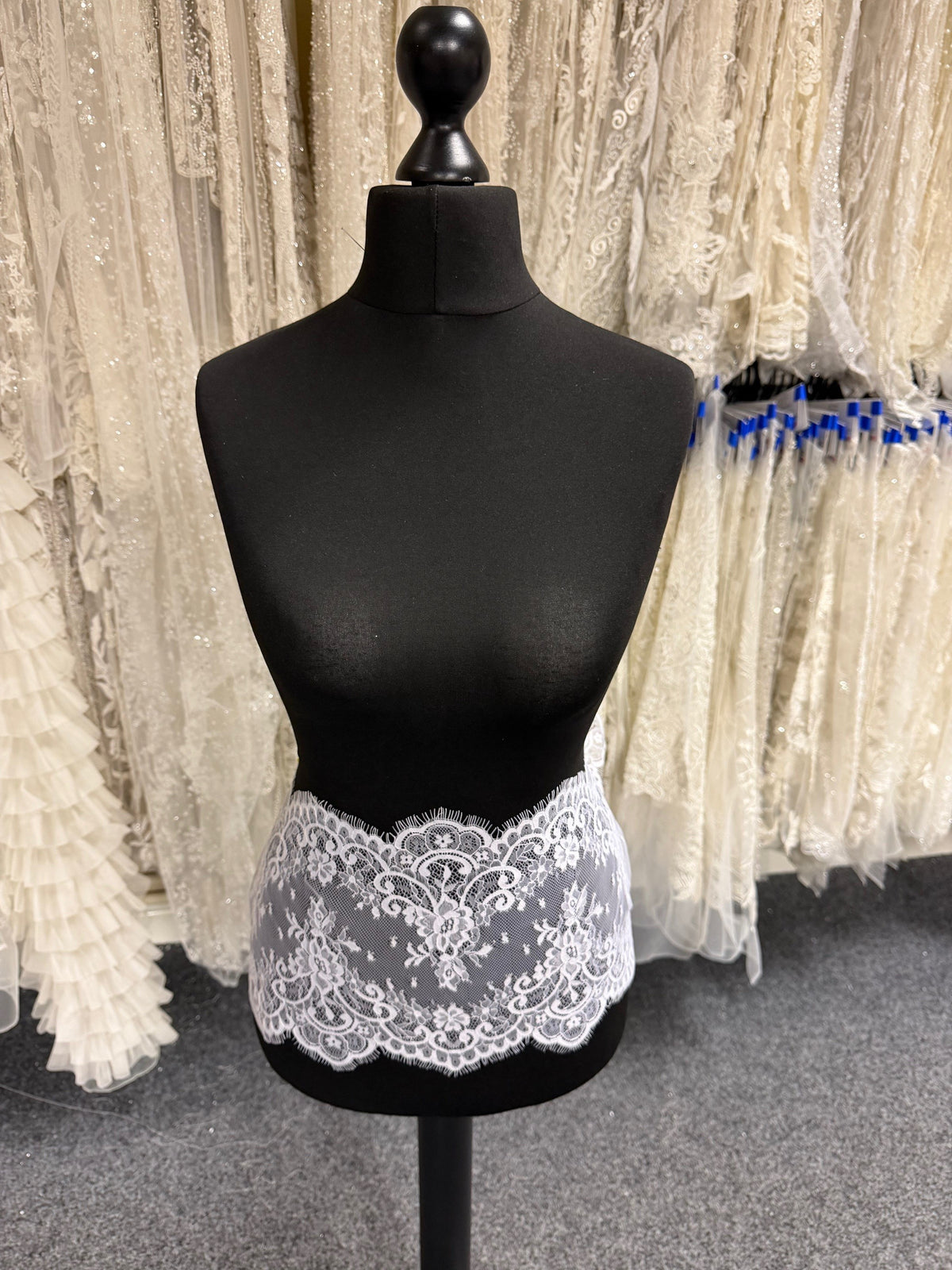 White Lace Trim - T476