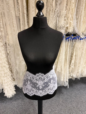 White Lace Trim - T476