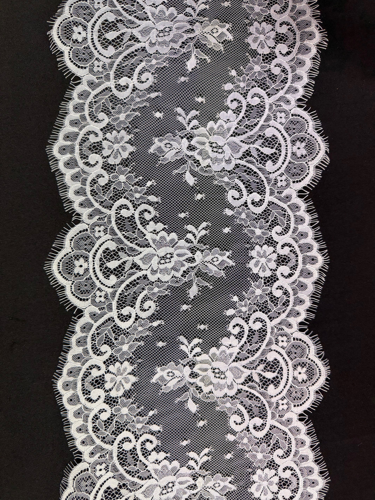 White Lace Trim - T476