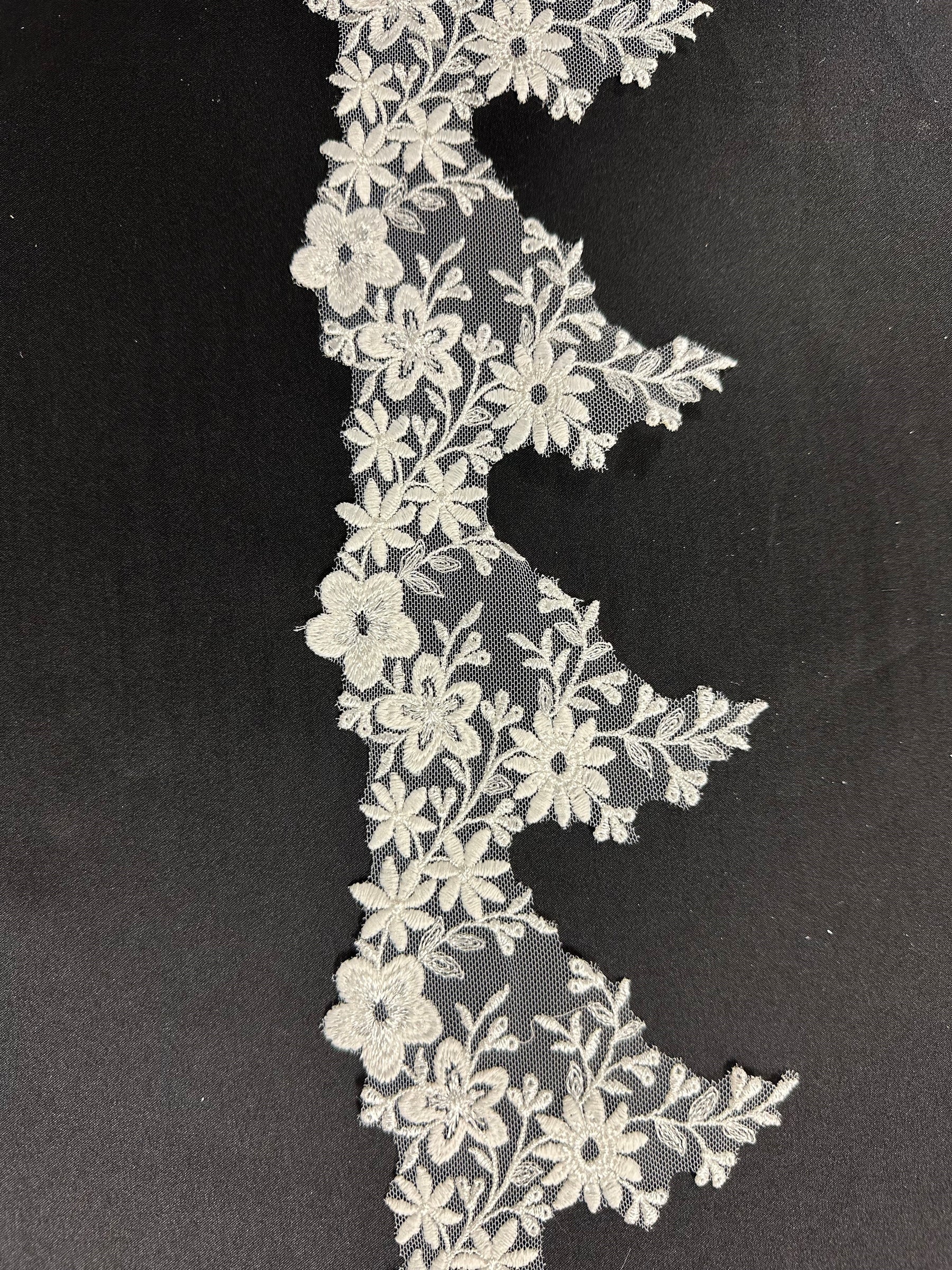 Ivory Flower Trim - Tickle