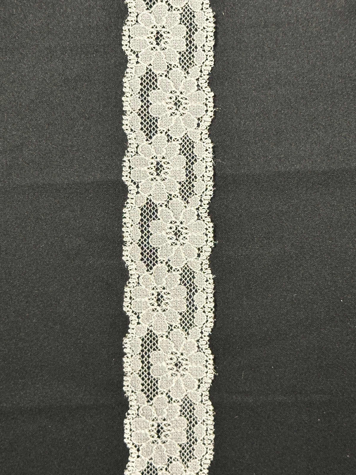 Ivory Lace Trim - T 738 (CF)