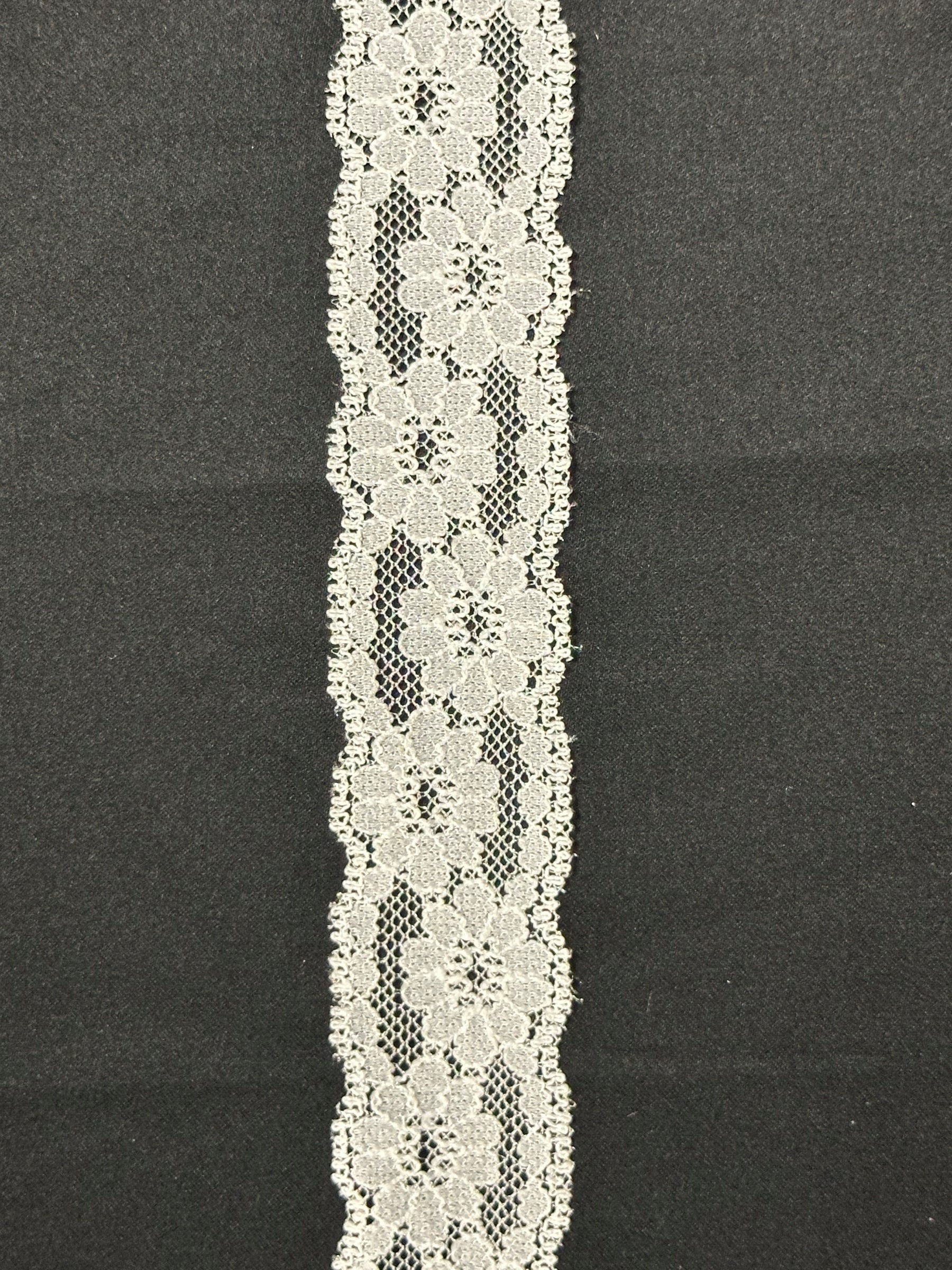 Ivory Lace Trim - T 738 (CF)