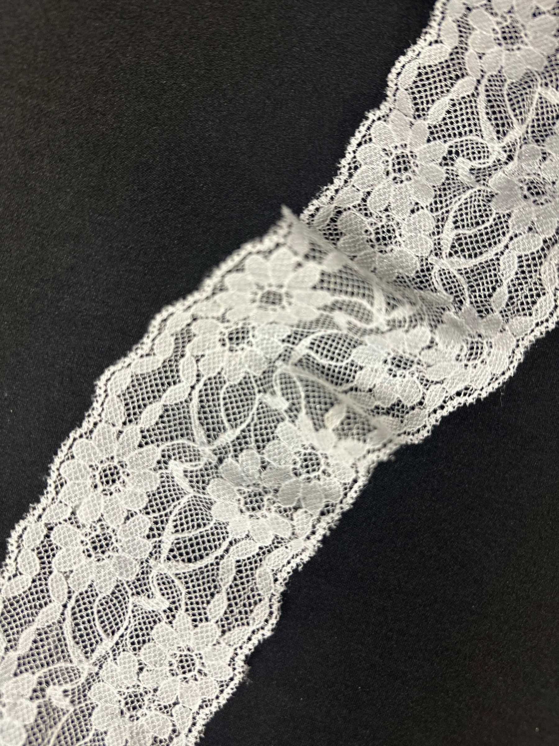 White Lace Trim - T 739