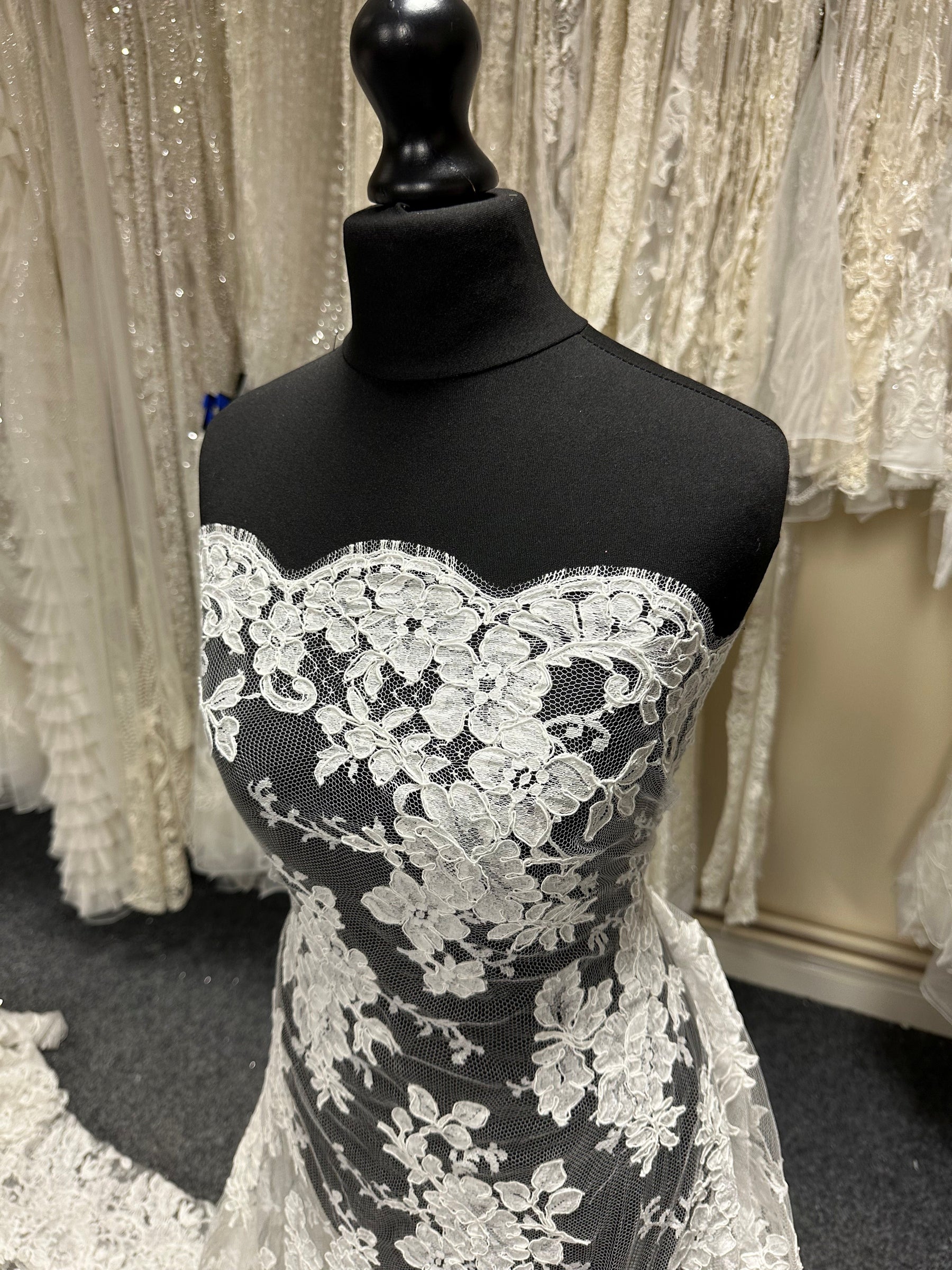 Ivory Corded Chantilly Lace – Zetina