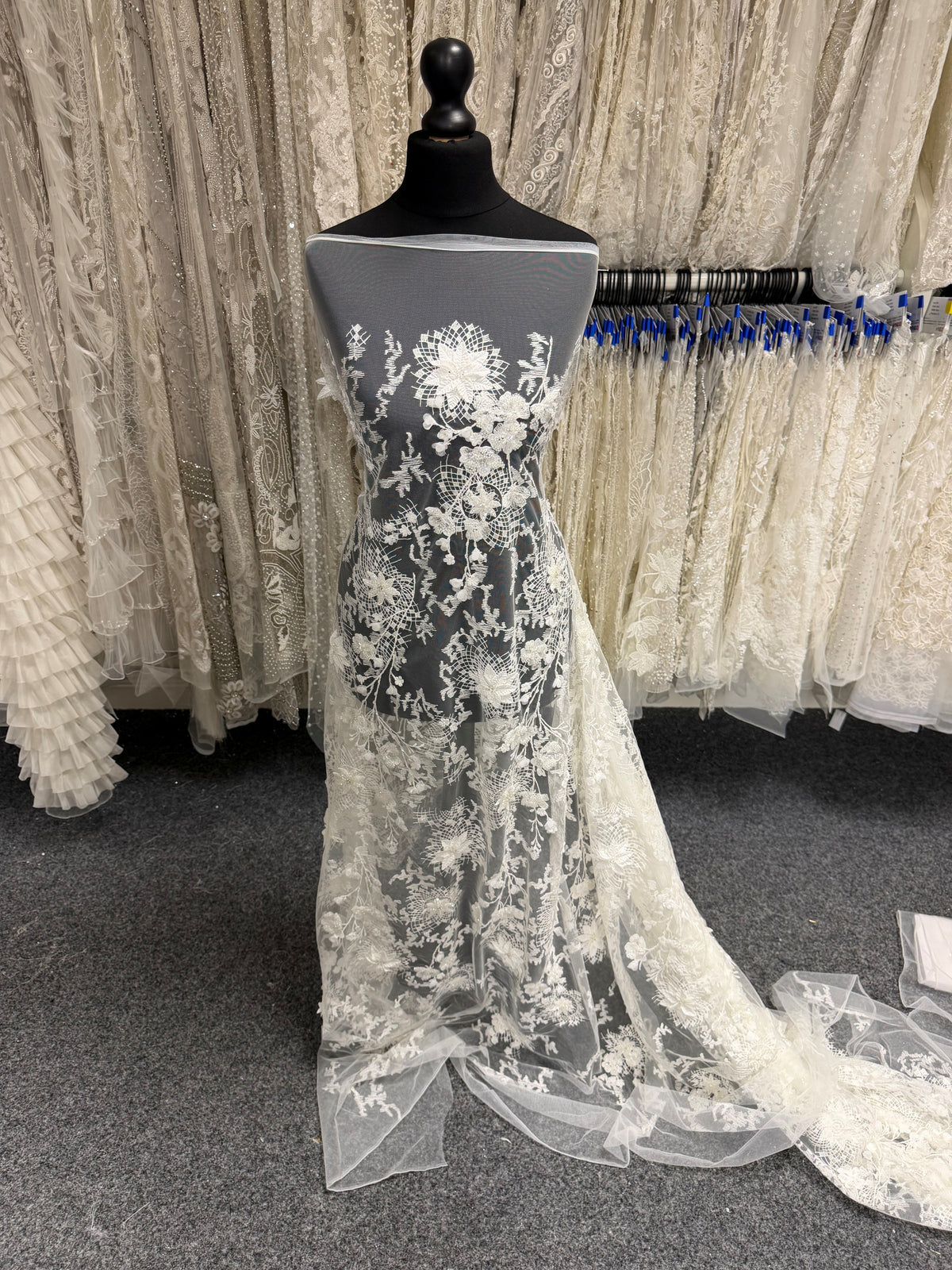 Ivory Embroidered Lace - Vida