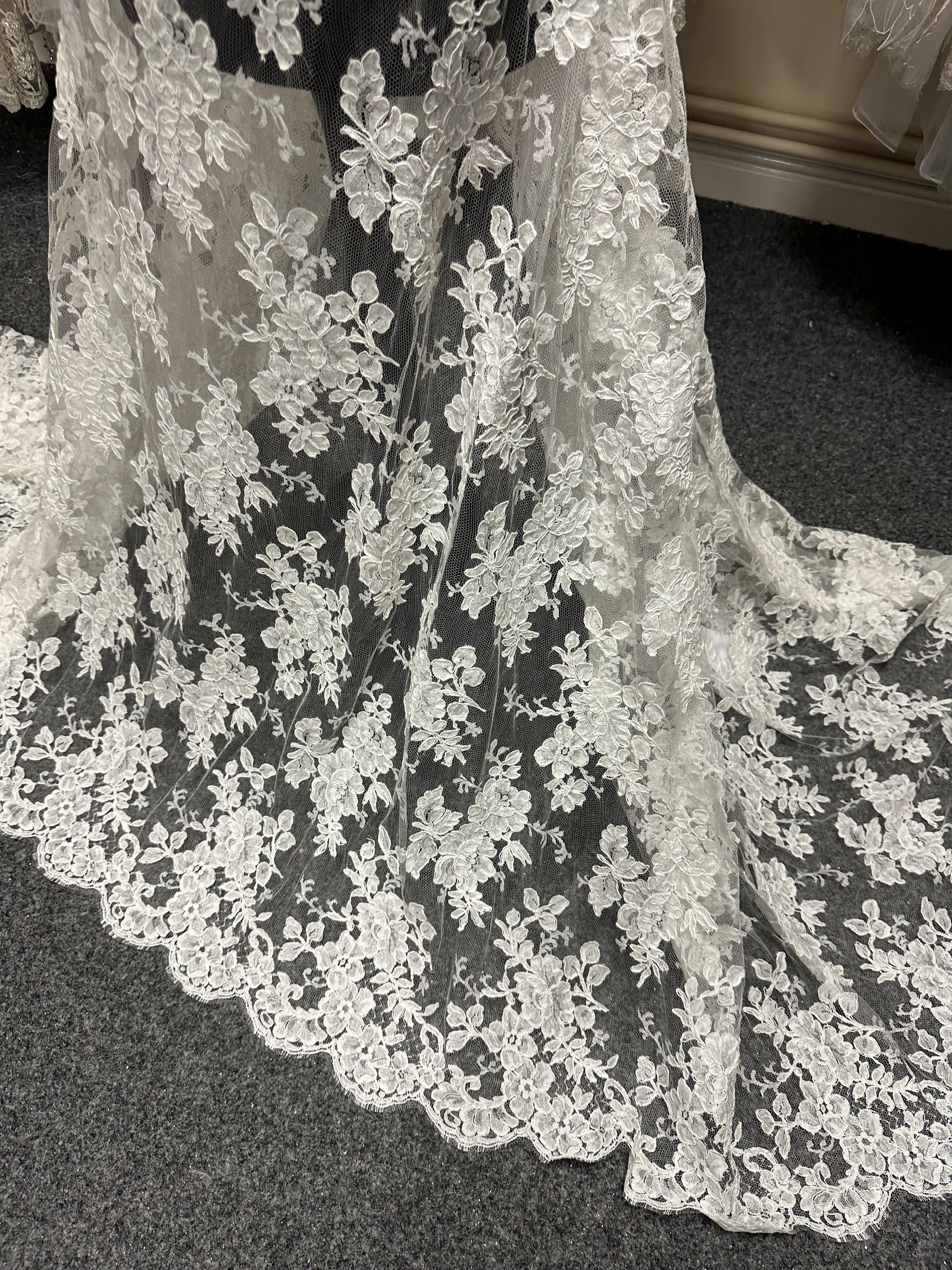 Ivory Corded Chantilly Lace – Zetina
