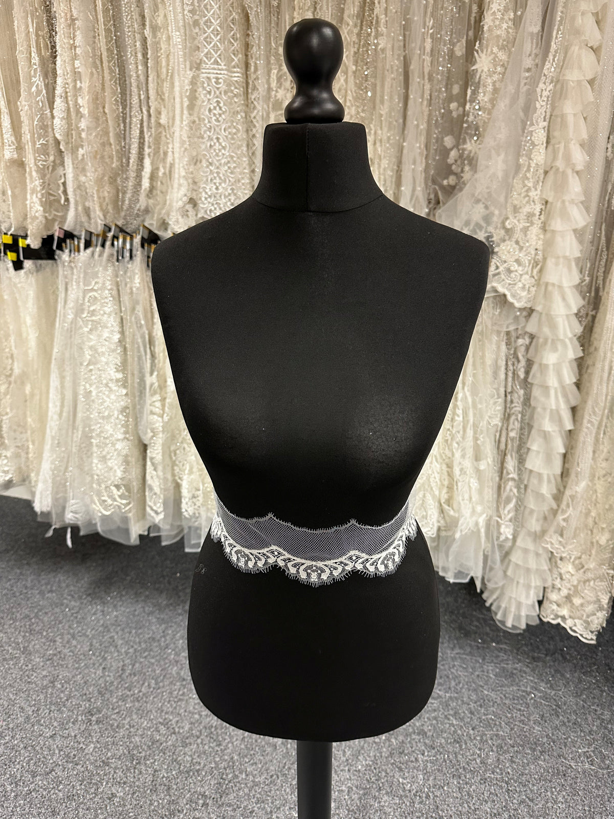 Ivory Chantilly Lace Trim - Zeppelin