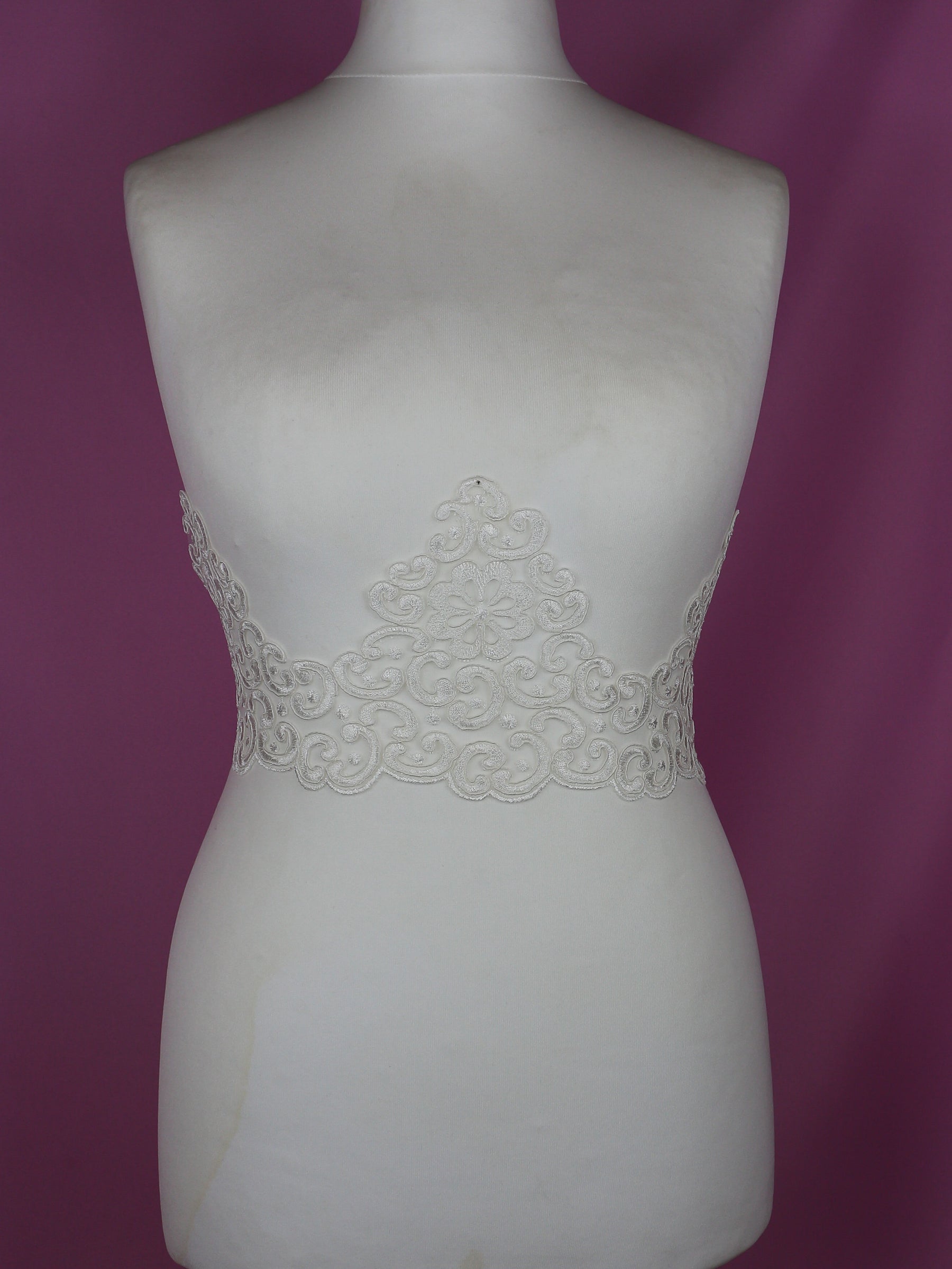 Ivory Corded Lace Trim - Acacia
