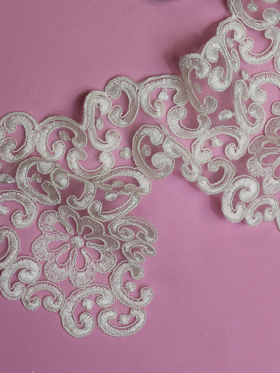 Ivory Corded Lace Trim - Acacia