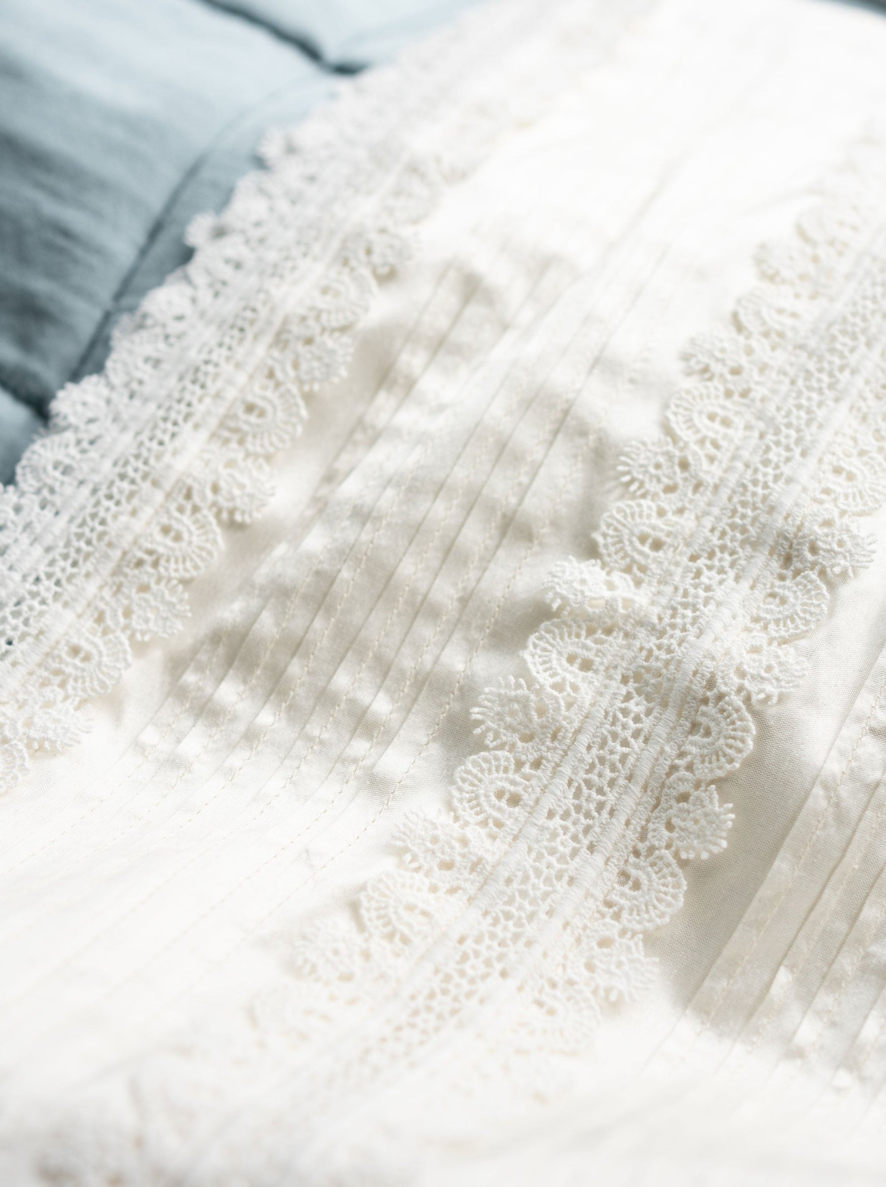 Ivory Lace Trim - Salamander