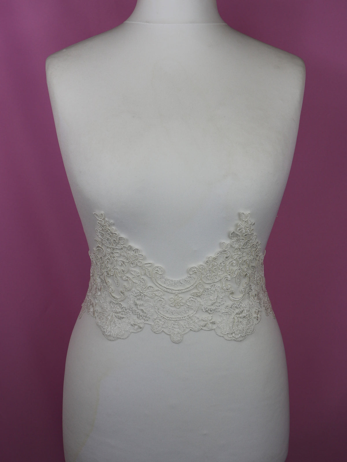 Ivory Corded Lace Trim - Gwendoline