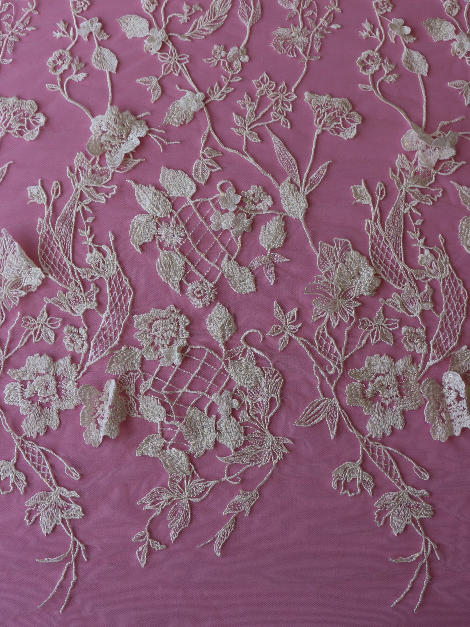 Ivory 3d Lace Peta