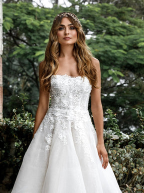 Ivory with Silver Embroidered Lace - Fontaine
