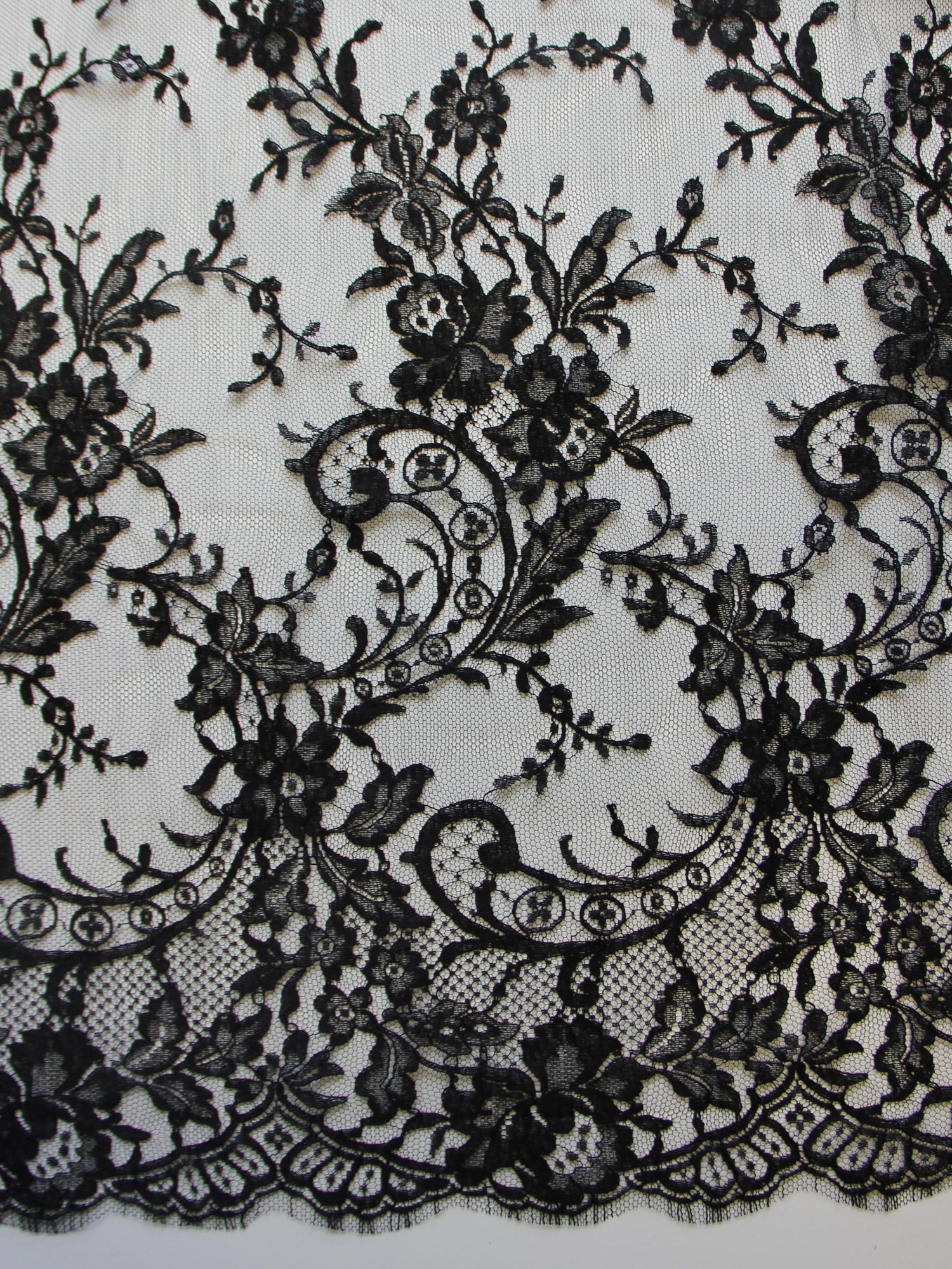 Black Chantilly Lace Rolande