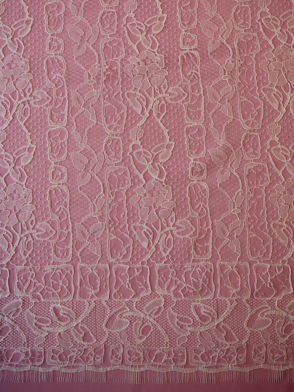 Ivory Chantilly Lace Nuance