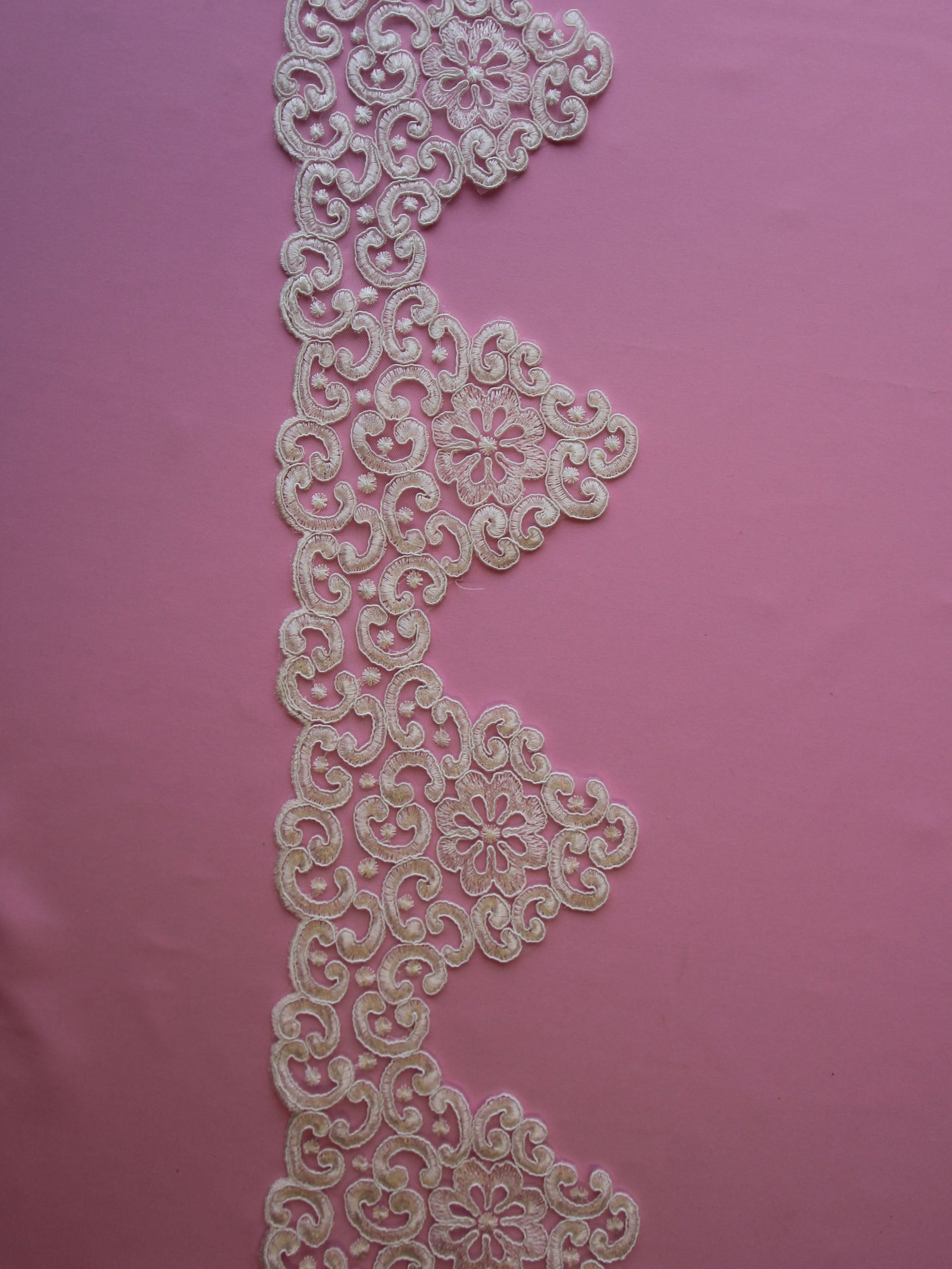 Ivory Corded Lace Trim - Acacia