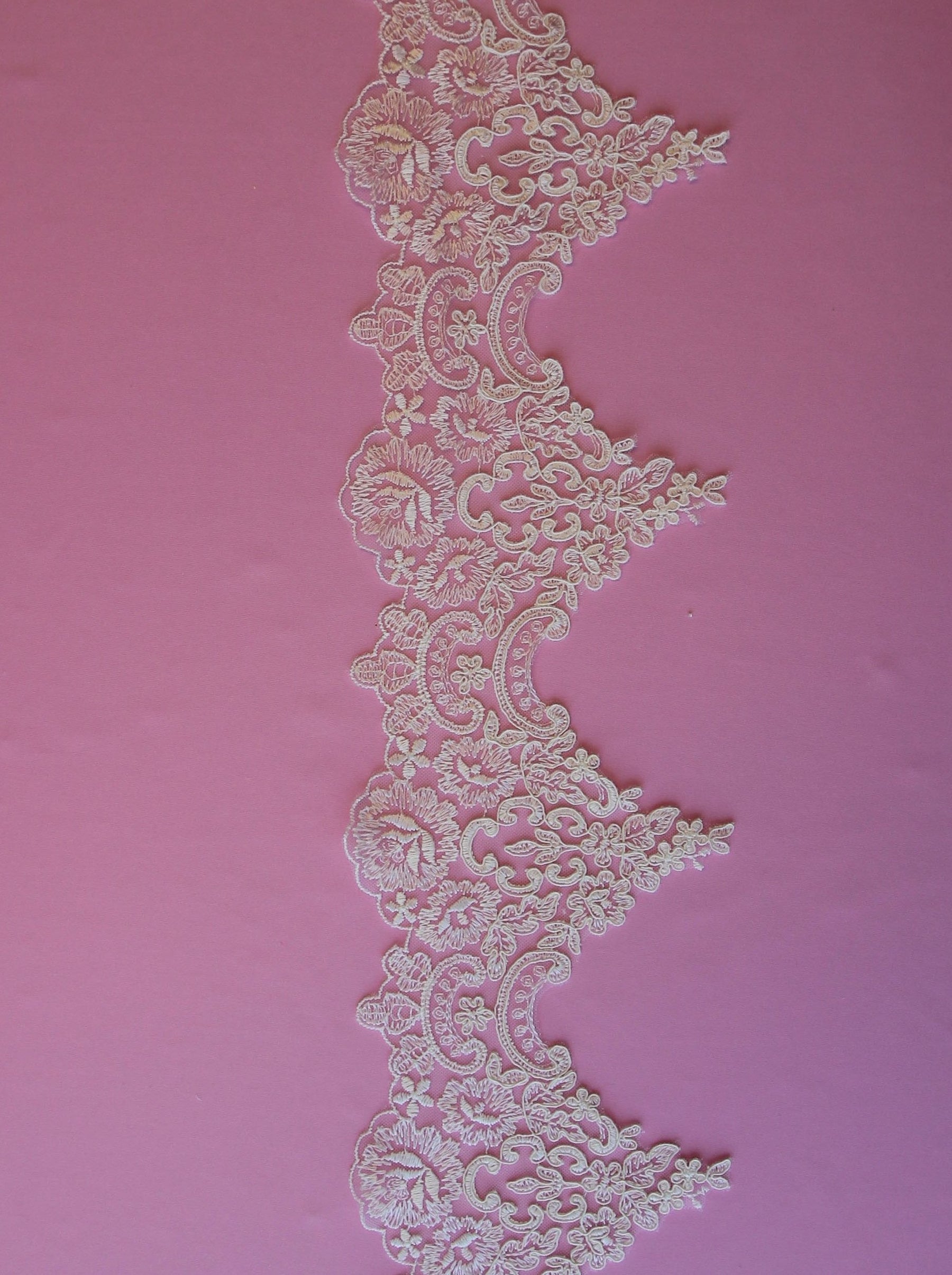 Ivory Corded Lace Trim - Gwendoline